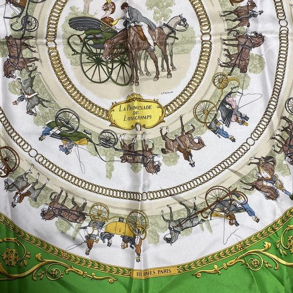 Authentic HERMES "LA PROMENADE DE LONGCHAMPS" Green 100% Silk Scarf - Picture 3 of 13